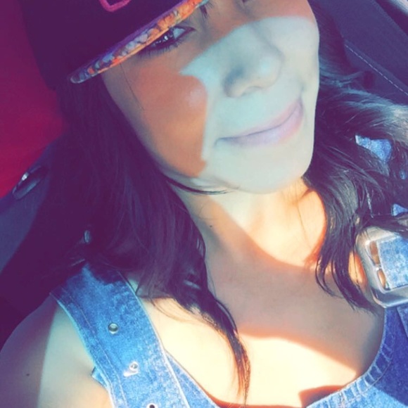 Meet your Posher, Aurora - Picture 2 of 3